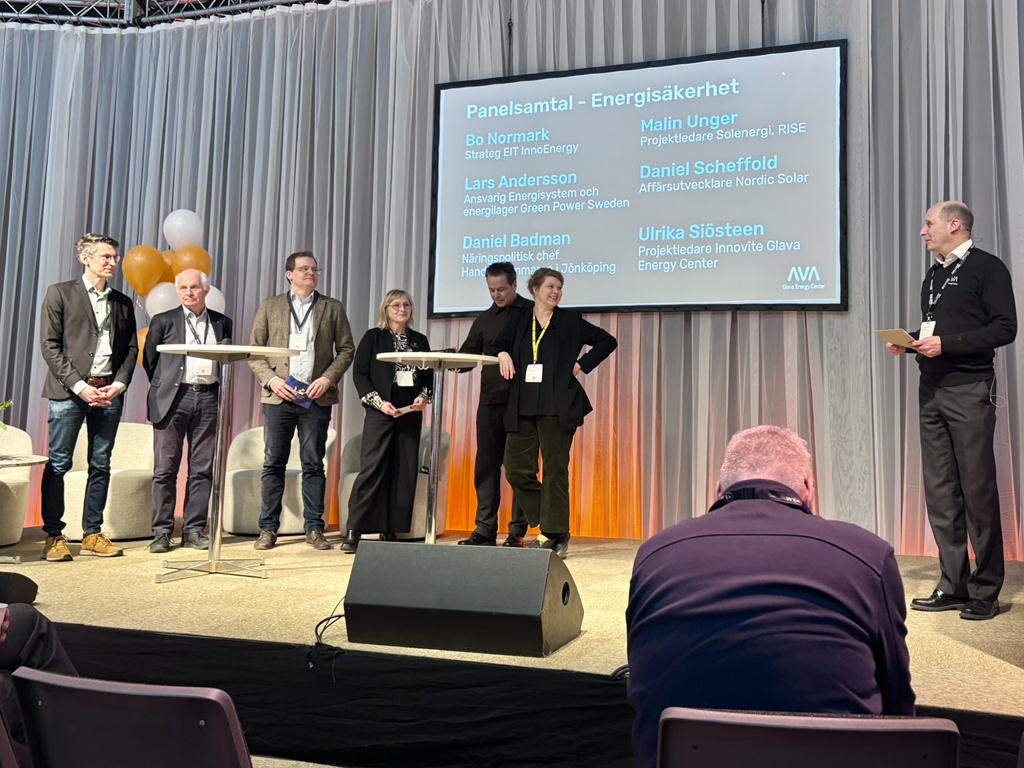 Flera personer på en scen på Elmia Solar 2026