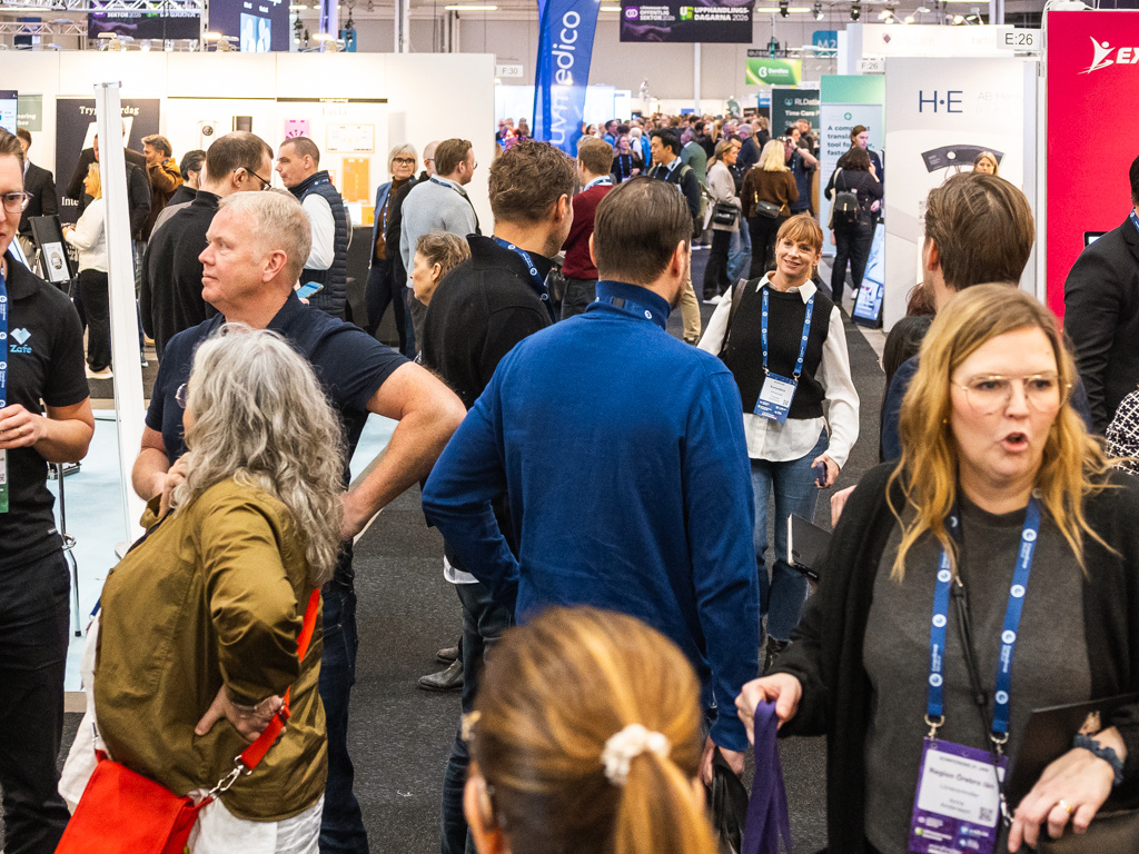 Människor i mässmiljö